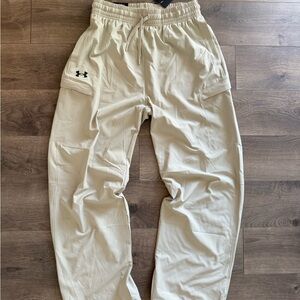 Under Armour Men’s Sportstyle Woven Cargo Pants Small NWT Loose Fit Light Tan
